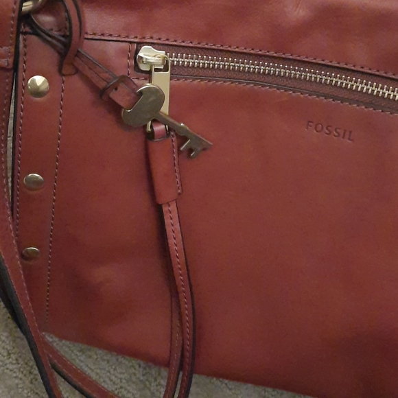Like new FOSSIL long strap leather purse - Picture 6 of 6